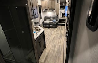 43’ toyhauler with patio and generator