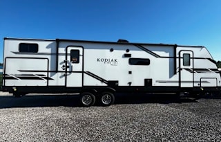 Kids Love The Hitch Hiker 2021 UltraLite-Sleeps 11