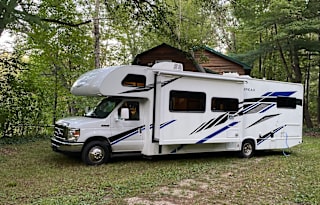 2020 Thor Motor Coach 30D At Tigerbunny Acres Farm