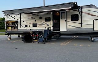 2017 32’ bh camper sleeps 10 outdoor kitchen