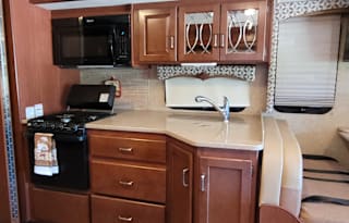 2015 Thor Motor Coach Hurricane 34J