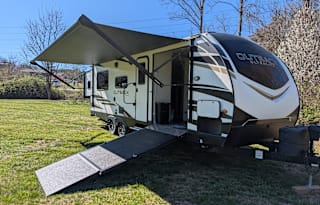 Outback Ultra Lite | Awesome toy hauler w/ bunks