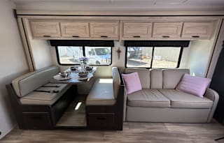 Luxury Class-C Camping! Sleeps 7, Premium Features