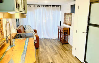 Luxe Camper1 Perry GA: We Deliver, Set Up, Pick Up