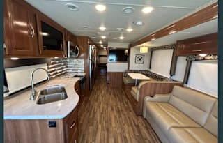 2018 Coachman Coachman Mirada 35 kb