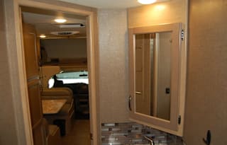 2018 Thor Motor Coach Chateau 22B