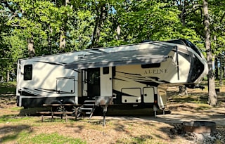 2018 Keystone Alpine 5th Wheel