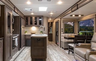 Discover Luxury in this Reflection Bunkhouse!