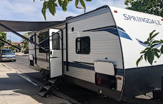 Over Yonder's Comfortable and Spacious RV Rental