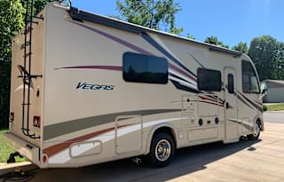 2018 Thor Motor Coach Vegas 24 1