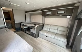 Coachmen 319MB 32ft