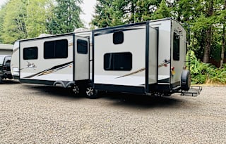 2019 Jayco Jay Flight 32BHDS Family Sized Luxury