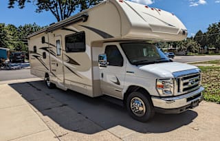 2020 Class C RV – Sleeps 8, Family-Friendly