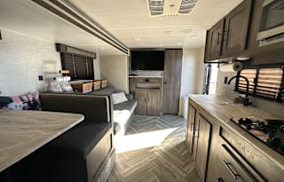 Turn Key stocked 35' bunk house travel Trailer