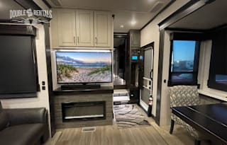 REDWOOD w/ Residential Kitchen, 1.5 baths, W/D