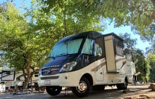 Big Bertha 2015 Winnebago Via 25T Mercedes-Benz