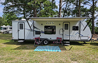 2017 Apex Ultra-Lite 28LE by Coachman