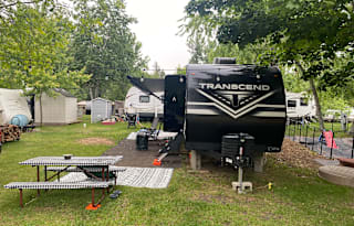 Spacious Bunkhouse with Outdoor Kitchen | Sleeps 8