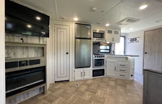 Family & Fur-Friendly 2 Bdrm & Fireplace  Rental