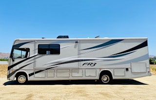 Your Home On Wheels! No Special License Needed!