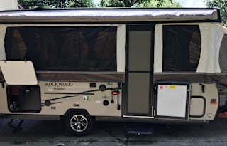 Weekend/Vacation Dream! 2015 Rockwood Primer 2516G