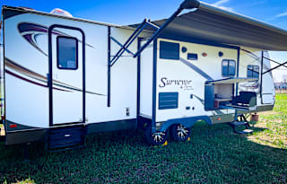 2014 Family Camper with Bunks!