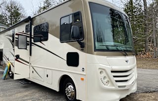 Bunkhouse Family 2020 Fleetwood RV Flair 34J
