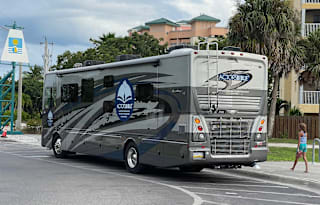 2021 Diesel, Bunks, 2 Full Baths