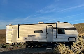 Adventure Travel Trailer | Sleeps 8 | Pet-Friendly