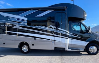 Luxury Thor 2024 Tiburon RV - w/Starlink