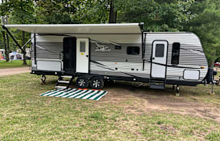 Fully Stocked '21 Bunkhouse w/ Private Queen Entry