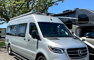 Vantonio Banderas - Winnebago Boldt 70BL