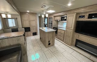 SOLAIRE 316RLTS - Huge Living Space with King Bed