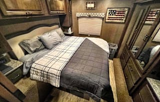 Elegant Class A Motorhome – Explore the Rockies