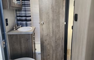 2019 Forest River vengeance 32V