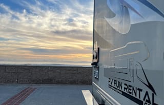 29B Thor Luxury 10 Sleeper Bunks 2 SlideOuts! Wifi