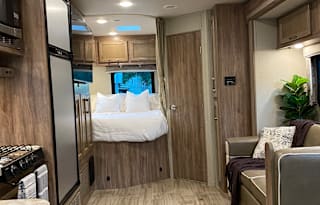Luxury 2019 Entegra Coach Odyssey 25R