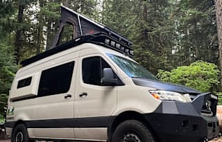 Luxury Adventurer; Loaded Camper Sleeps/Drives 4,