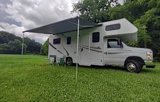 S.U.M.P.Vee v8  24' Class C small but spacious