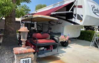 40 ft 8 in Cardinal LX fifth wheel at Rancho California RV Resort