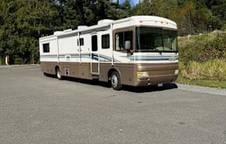 2000 Fleetwood RV Bounder Classic Diesel 39/MH