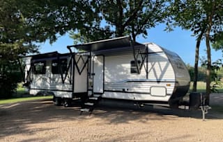 2 bed 2 bath double slides