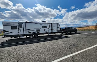 Winter Glamping? 38ft Travel Trailer w/ Arctic Pkg