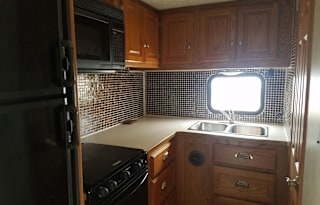 Gulfstream B touring Cruiser with 2 Slides and SOLAR PANEL
