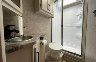 2022 Thor Motor Coach Chateau 27R