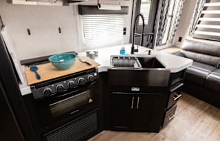 2021 Cherokee Grey Wolf 23MK