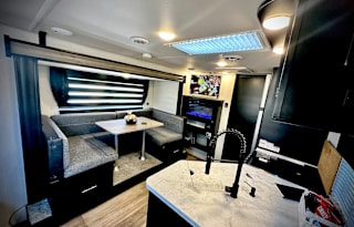 GLAMPING ALERT! Beautiful 2023 Forest River RV