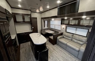 42ft Sundance 5th Wheel. Sleeps 10!