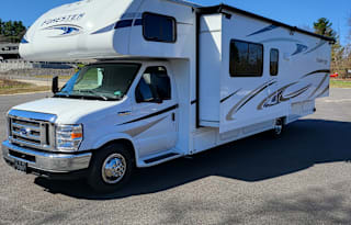 Traveleaze is a 2019 Forest River 31' smart RV