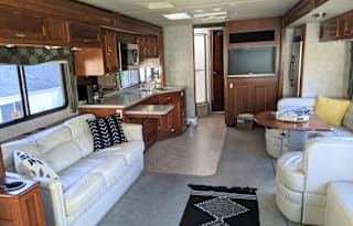 38ft Fleetwood Pace Arrow - Now this is "Glamping!" Beautiful Motorhome!